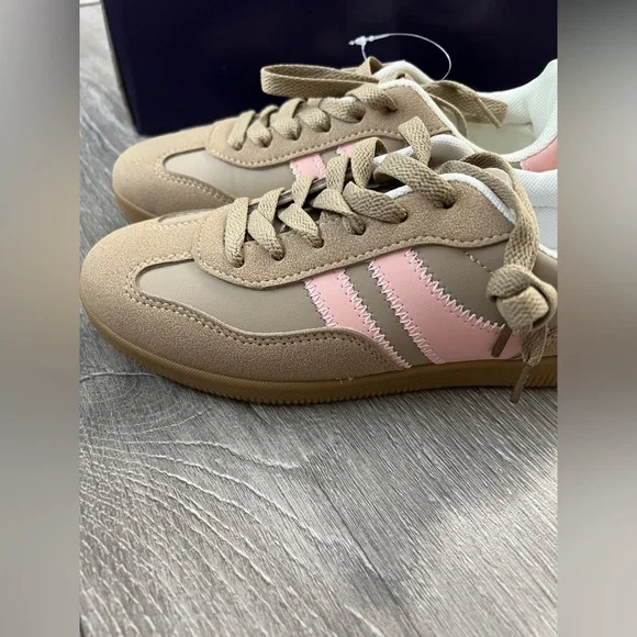 Madden Girl Women’s Kory Sneakers Size 6 Brand New - Picture 3 of 5